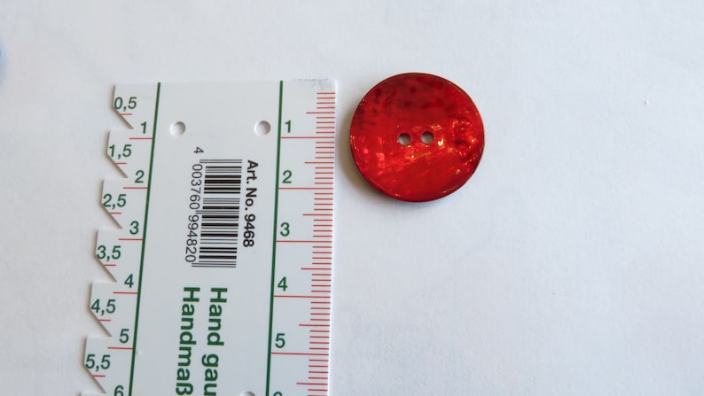 Knöpfe von JIM KNOPF, Agoya Perlmutt, Durchmesser 2,5 cm 40 in 7 Farben, wunderschön glänzend 1 Stück Rot