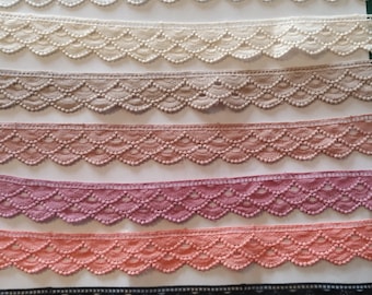 Schöne Spachtelspitze mit Bogenmuster in 7 Farben, 32 mm breit, 100 cm lang