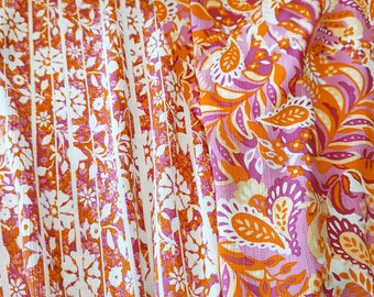 Viskose-Crepe mit Blätter und Blumen, rosa-orange, 2 Designs, Sommerfarben - 0,5mtr