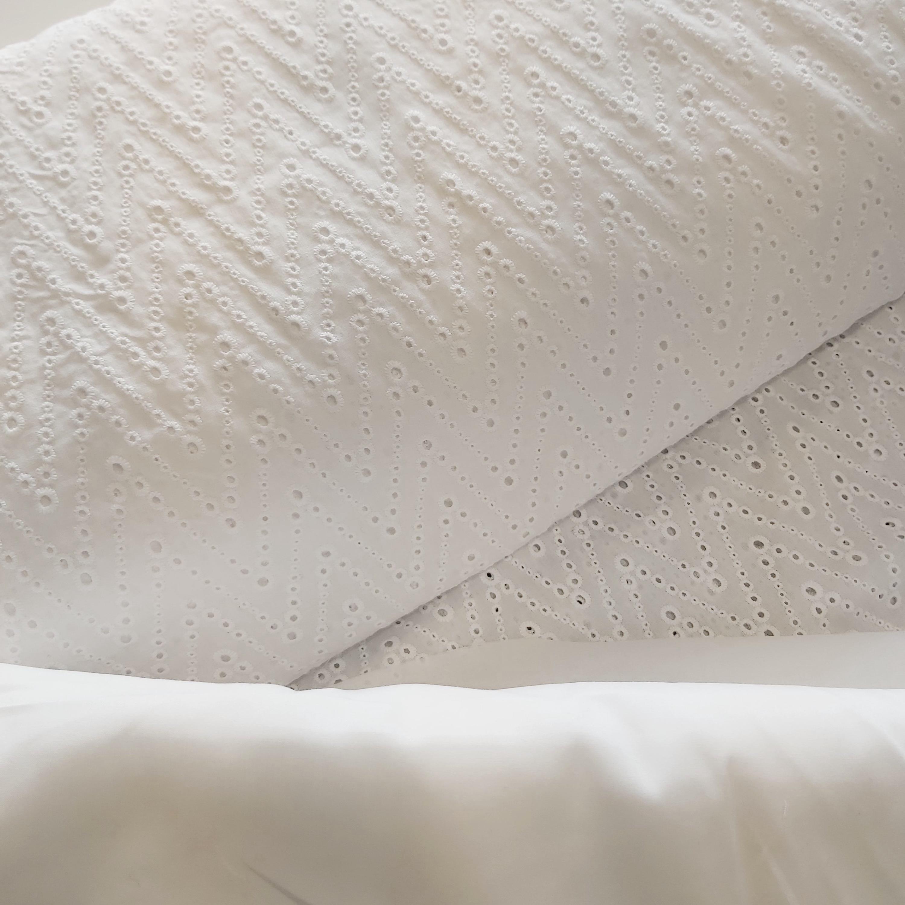 Batist lochstickerei