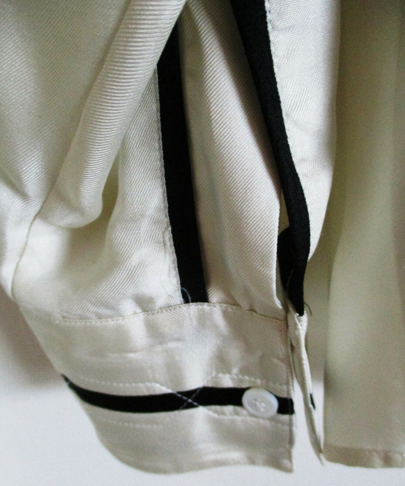 Gianni Versace Men/'s Long Sleeve Silk Pleated White with Black Stripes Size M-48