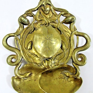 Antigo tinteiro de bronze Art Nouveau assinado Geschutzt Mulher, cobras e nenúfares