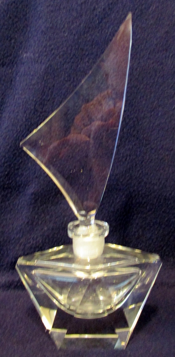 Beautiful 9 Inch Tall Hand Cut Lead Crystal Sailbo