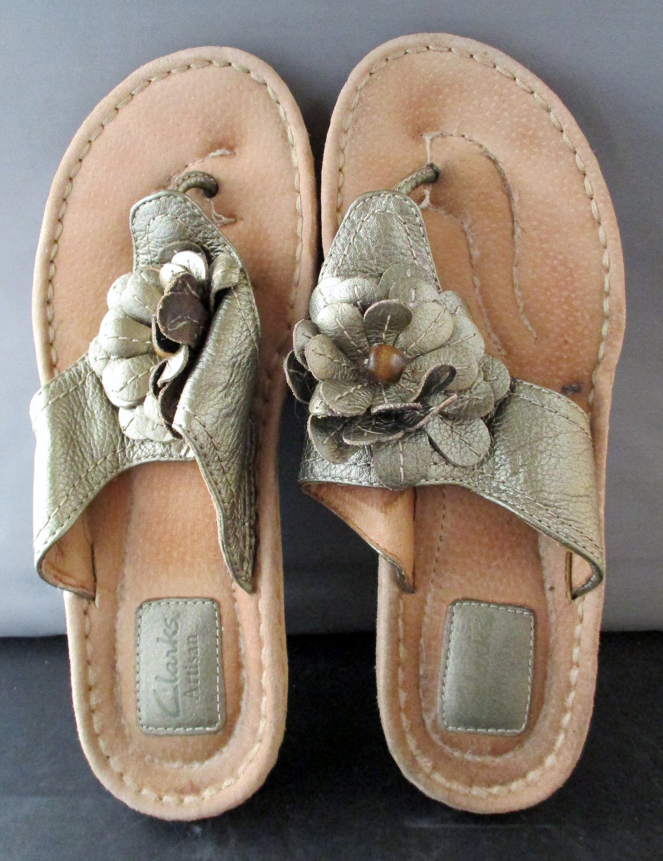 clarks silver flip flops