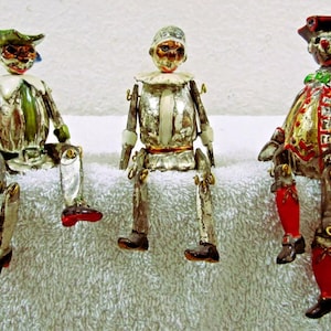 Figuras articuladas de payasos arlequines italianos en plata y esmalte.