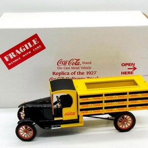 1995 Coca-Cola Die-Cast Metal Vehicle 1928 Delivery Truck Replica 127-001