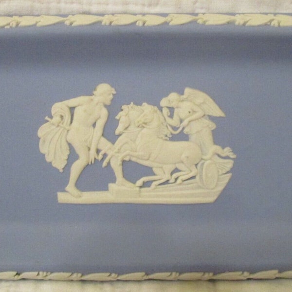 Wedgwood 1971 Bas Relief Blanc sur Blue Angel Chariot avec Hercules Trinket Tray