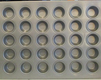 CHICAGO METALLIC Mini Muffin Pan 30 Molds Style 45195