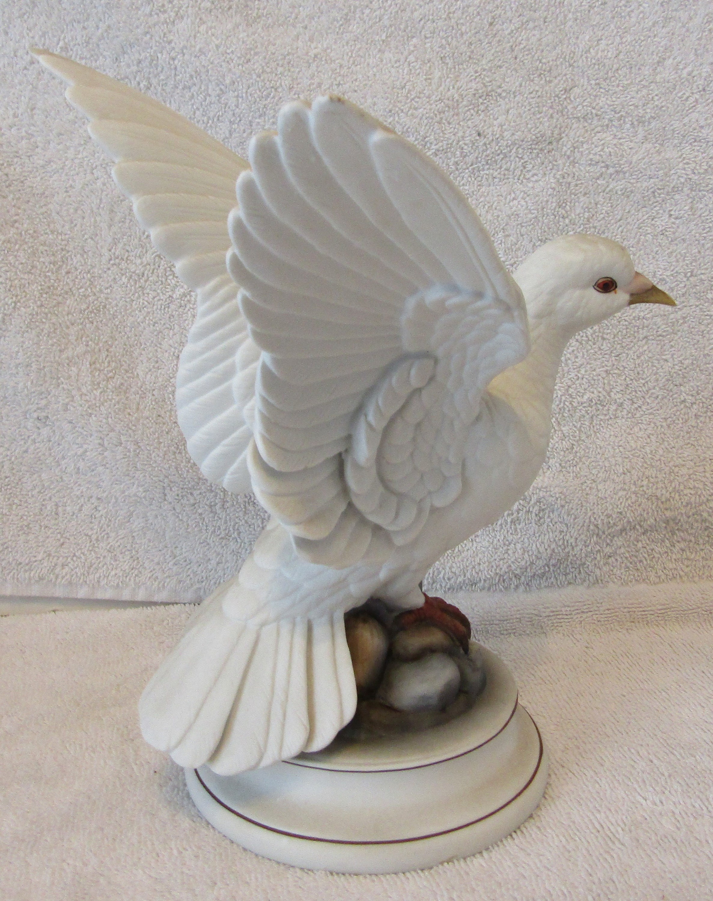 White dove　① Vintage Pair of White Dove by Andrea Sadek Porcelain 9