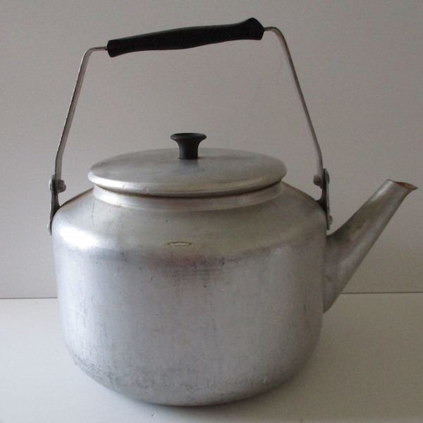 Vintage FUJI 24 Large Aluminum 24 Cup Tea Kettle with Bakelite Handle