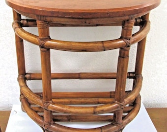 Mesa auxiliar semicircular de bambú de la década de 1940 con laterales en forma de escalera y tablero de caoba