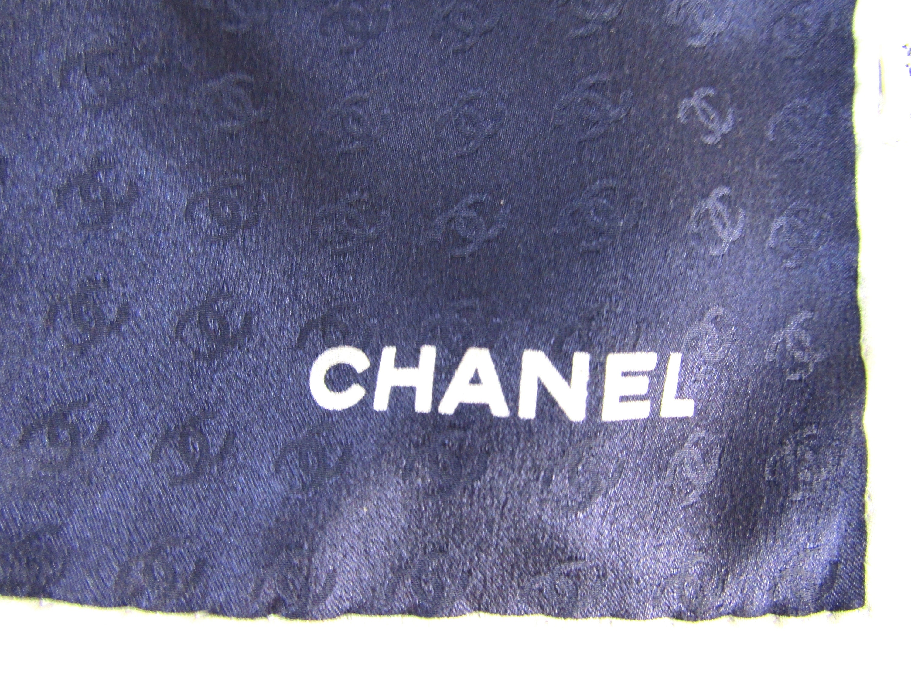 シャネル スカーフ Chanel Silk Scarf - Iconic CC Logo