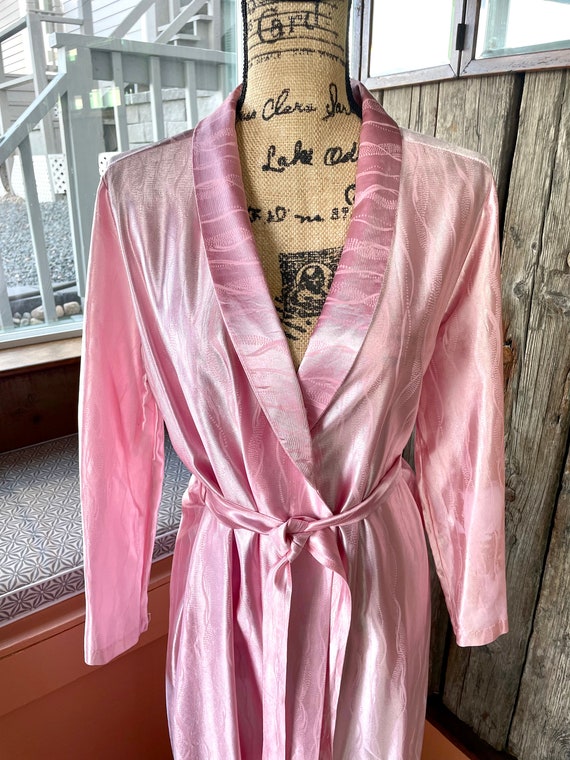 1970’s Pink Dressing Gown - image 2