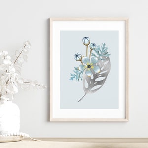 Impresión artística de ramo de plantas en tonos azul pastel y plateado, póster de hojas plateadas de invierno, pintura en azul bebé, arte vegetal en azul claro, impresión bohemia para sala de estar