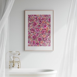 Impresión de arte floral abstracto, arte mural en tonos rosa y melocotón, dibujo botánico a lápiz de color, póster floral moderno, arte en tonos cálidos para la decoración del hogar.