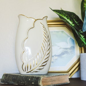 Vintage Cream and Gold Flower Vase, Scalloped detailing