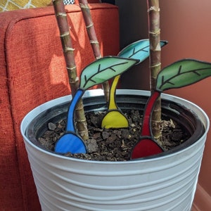 Pikmin Stained Glass Plant Stake Decoration