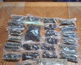 Sweet Gum Wood Pulp, Branch Chunks, Nut Husks Variety Box (Half Gallon)