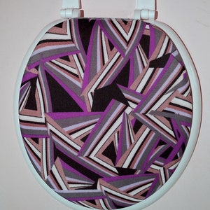 Fun 3D bathroom decorative idea, Toilet Seat Lid Cover. Cool stuff! Fun Bathroom Decor idea. Small bathroom ideas, round toilet seat cover