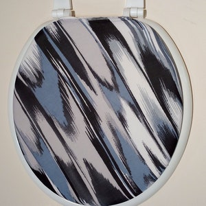Toilet Seat Lid Cover : Blue bathroom decorating. fun Bathroom ideas for small bathrooms. Home decor.
