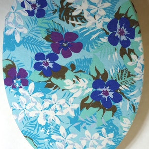 Blue Bathroom idea, Toilet Seat Cover: Toilet lid cover. Aqua turquoise bathroom, floral toilet seat lid cover. toilettendeckel. repurposed