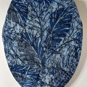 Decorative Toilet Seat lid Covers: Elongate lid. Blue bathroom remodeling and decorating ideas. Cloth Toilet lid covers. Bathroom art, loo