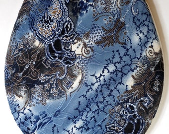 Bonita tapa para asiento de inodoro, para inodoro de tamaño estándar. Idea de decoración de baño azul. Tapa de inodoro de tela spandex. Material de diseño.