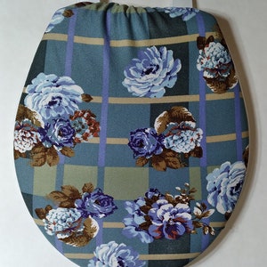 Bathroom ideas. Cloth Toilet Seat Lid Cover. Standard size toilet lid cover. Inexpensive Bathroom Decor idea. Toilettendeckel loo art.
