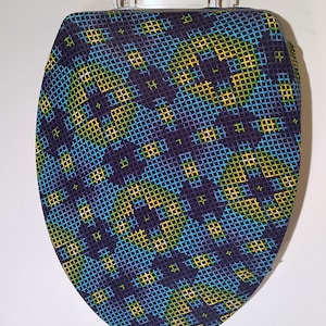Toilet Seat lid Covers : Easy bathroom remodeling and decorating ideas. Blue bathroom decor. Cotton toilet lid cover. Toilet lid art. Loo