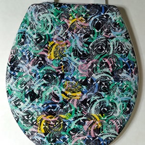 Fabric Toilet Lid Cover: Standard size toilet seat lid cover. Bathroom remodel Decorating ideas for small bathrooms, designer homes. wc sitz