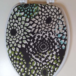 Toilet Seat Lid Cover : Pretty Cloth covers for toilet seat lids.  Bathroom ideas for small bathrooms and designer homes. Easy redecorating