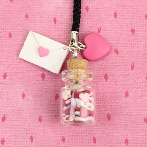 Llavero con forma de mini botella y corazón, regalo de San Valentín, llavero con tarro de cristal, dijes con letras de amor, llavero con corazón rosa, regalo para calcetines