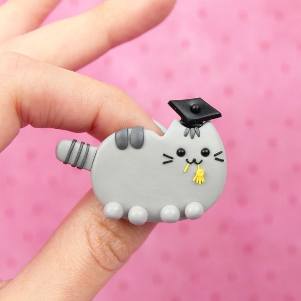 Grad Pusheen Badge, College Graduate Gift, Student Cat Pin, High School Graduation Gift, Fun Animal Brooch, Graduate Gift, Stocking Stuffers