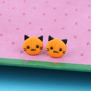 Brincos de abóbora de gato minúsculo, brincos de Halloween de gatinho assustador, brincos de Jack-o-Lantern