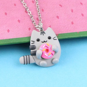 Katze mit Donut-Halskette, lustiges Kindergeschenk, Sprinkle-Donut-Schmuck, Weihnachtsgeschenk