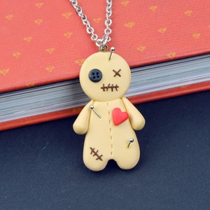 Voodoo-Puppe Halskette, Halloween-Hexe Geschenk, schwarze Magie Schlüsselanhänger, okkulten Charme