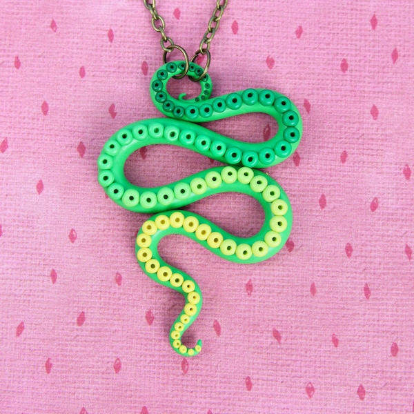 Collar de tentáculo verde, joyería Kraken, regalo de Halloween, colgante de pulpo amarillo, collar de sirena, joyería de pez diablo, medias de relleno