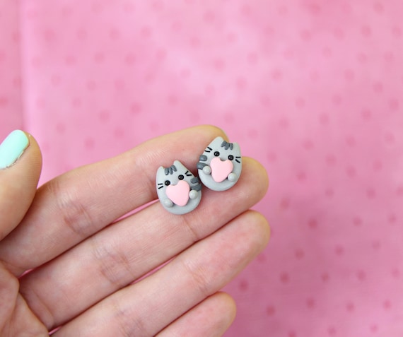 Orecchini A Borchie Pusheen Cuore Smalto Rosa E Oro | Gioiello Ufficiale - Foto 2