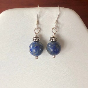 Sterling Silber Ohrringe mit Lapis Lazuli und antik Perlenkappen