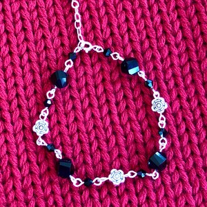 Classy silver bracelet with flower and Swarovski crystal beads