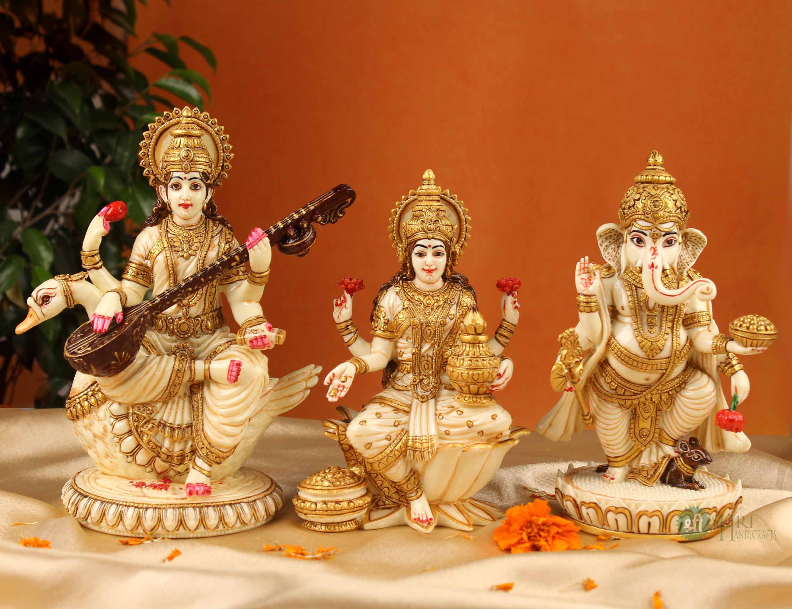 Laxmi Ganesha-idool met bord voor Pooja-Diwali-geschenken, Deepawali-decoraties, Indiase Dhanteras Pooja-beeld, Thali Indiase God