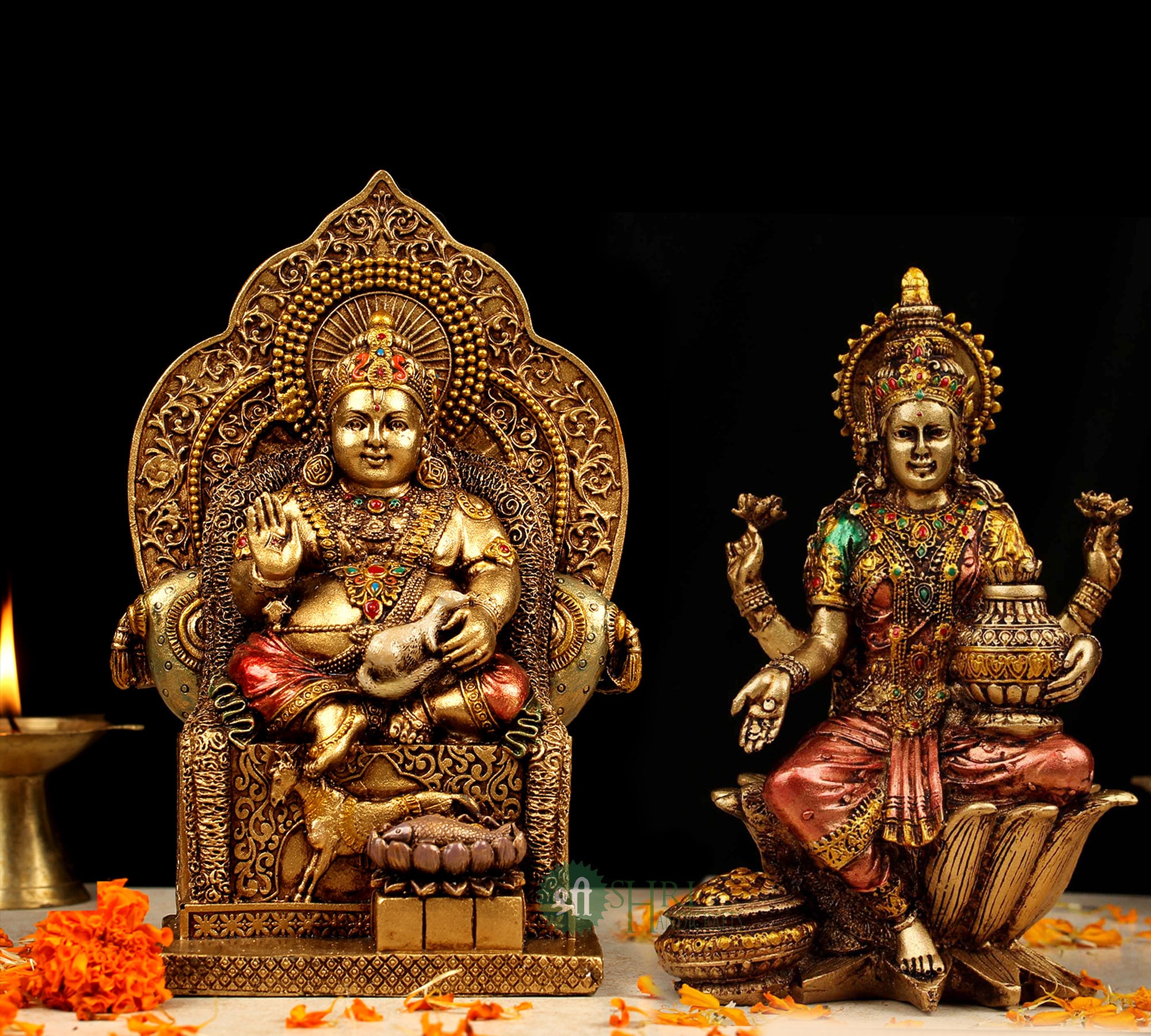 クベーラ ラクシュミ像、ヒンドゥー教の神女神、クベーラを従え