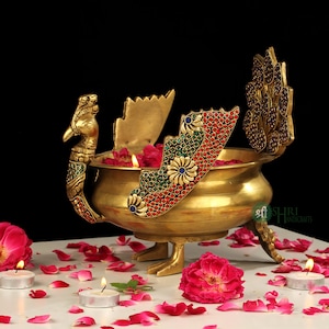 Messing Urli, Indain Traditionelle Pfau Urli mit Steinarbeit für Inneneinrichtung, Tischdekoration für schwimmende Blumen Kerzen Diya Pot