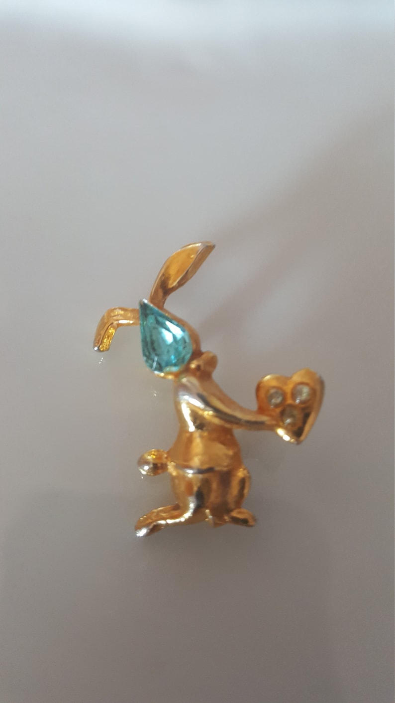 Vintage Easter Rabbit Pin 1970/'s Metal Easter Bunny Brooch with Pear Shaped Light Blue Rhinestone Children/'s Vintage Jewelry Vintage Brooch