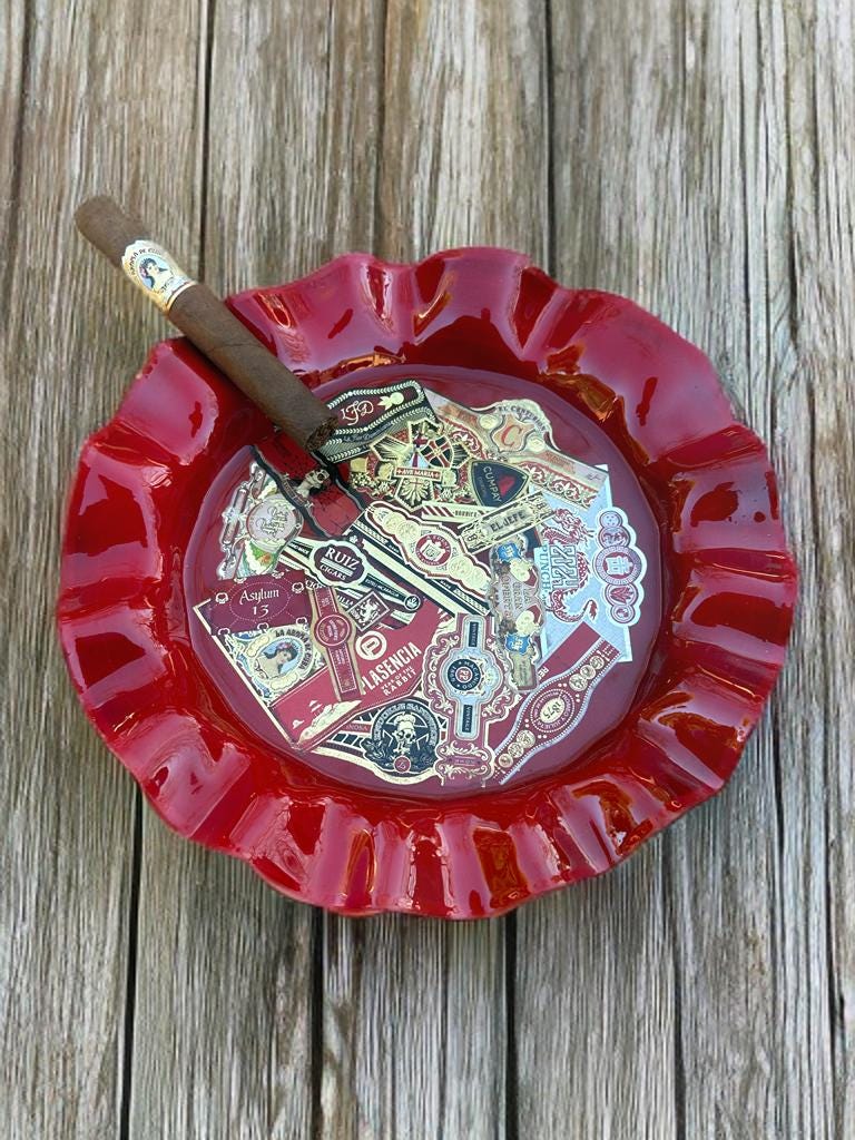 Red Lion Ashtray - Etsy Canada