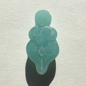 Goddess Figurine Sculpture Fertility Venus Gaia Deity Divine Feminine Mother Talisman Pagan Sacred Altar Meditation Resin