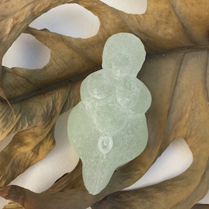 Goddess Figurine Sculpture Fertility Venus Gaia Deity Divine Feminine Mother Talisman Pagan Sacred Altar Meditation Resin