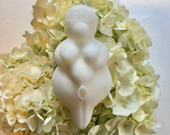 Goddess Figurine Sculpture Fertility Venus Gaia Deity Divine Feminine Mother Talisman Pagan Sacred Altar Meditation Resin