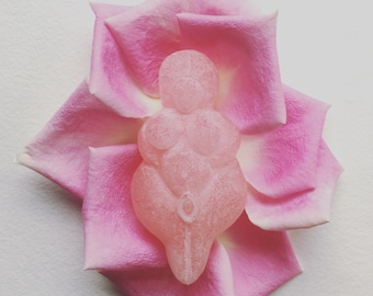 Goddess Figurine Sculpture Fertility Venus Gaia Deity Divine Feminine Mother Talisman Pagan Sacred Altar Meditation Resin