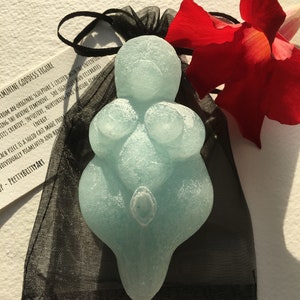 Goddess Figurine Sculpture Fertility Venus Gaia Deity Divine Feminine Mother Talisman Pagan Sacred Altar Meditation Resin